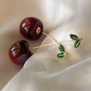 ✨Anthropologie Minet Cherry Leaf Drop Earrings